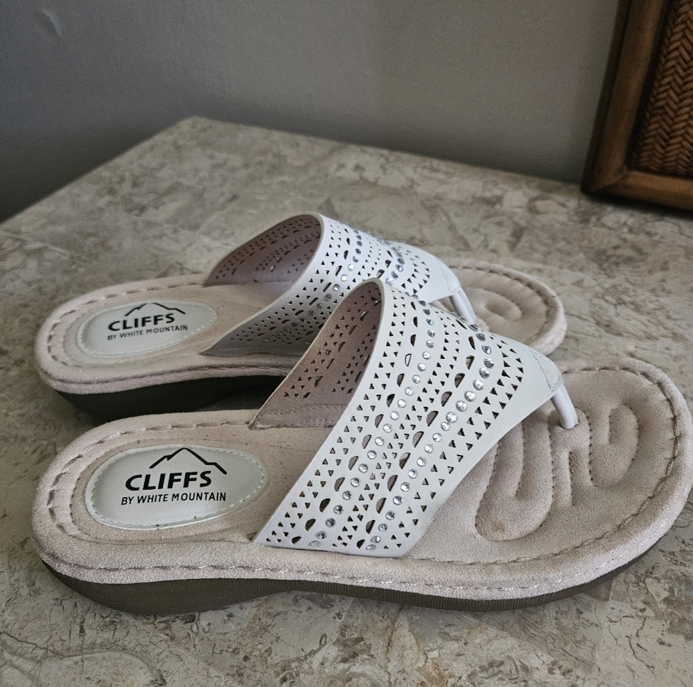 Cliffs by WHITE MOUNTAIN White Crochet Sandals Size 7